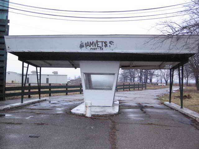 Piqua 36 Drive-In - 2006 Photo (newer photo)